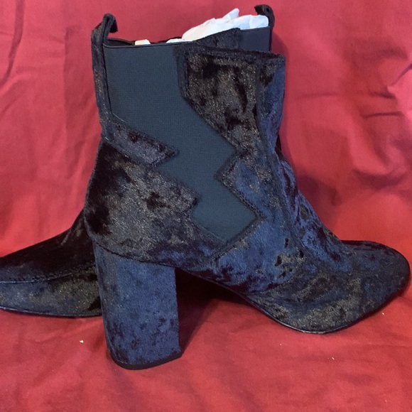 New in package, size 10 black suede boots, made by Avon . These are so cute! - Picture 2 of 5